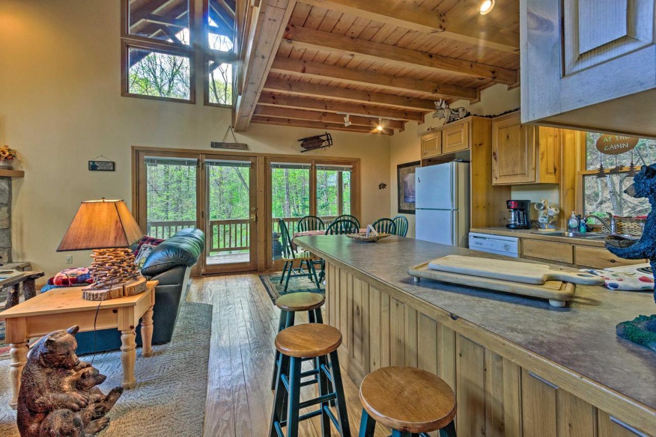 Spacious Maggie Valley Cabin With Hot Tub And Mtn View Exterior foto