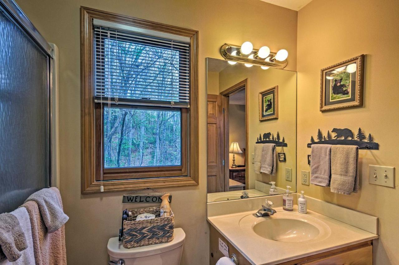 Spacious Maggie Valley Cabin With Hot Tub And Mtn View Exterior foto